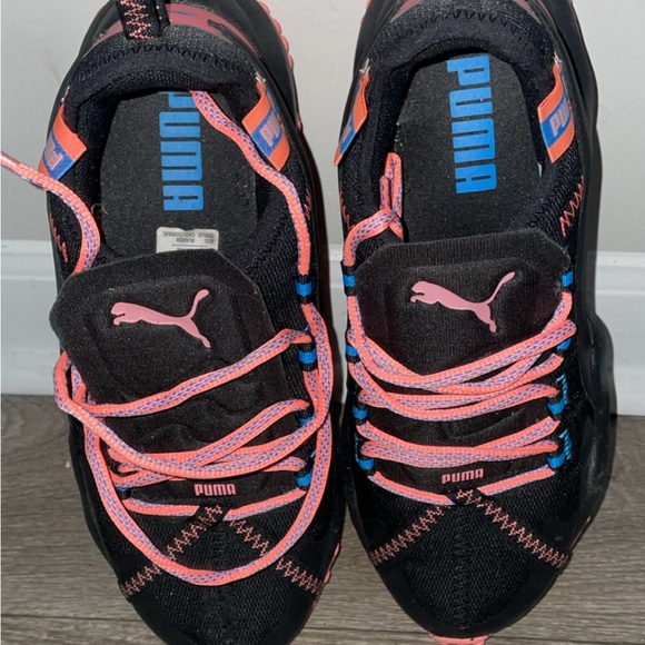 Puma black and pink trainers ‼️
Very comfy ‼️
Size 7Y ‼️ - Picture 5 of 6
